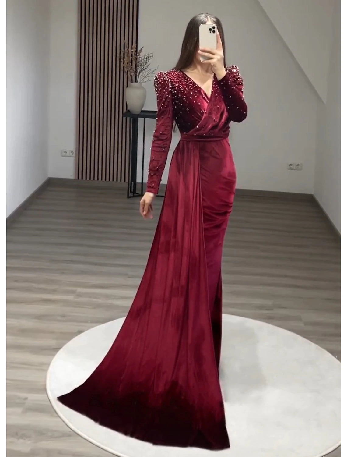 Meerjungfrau/Trompete Abendkleid, elegantes Kleid, formell, schwarze Krawatte, Gala, bodenlang, langärmelig, V-Ausschnitt, Herbst, Hochzeitsgast, Samt mit gerüschten Perlen